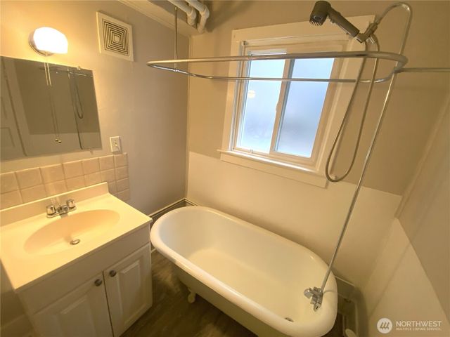 819 6th Avenue N, Seattle, WA 98109