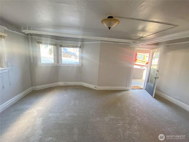 819 6th Avenue N, Seattle, WA 98109