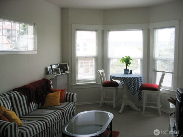 819 6th Avenue N, Seattle, WA 98109