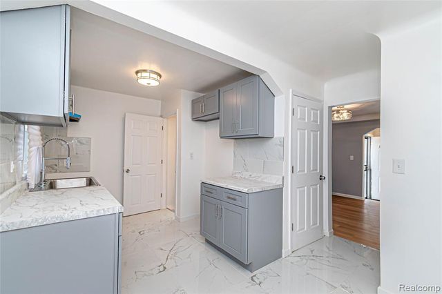 18068 Asbury Park, Detroit, MI 48235