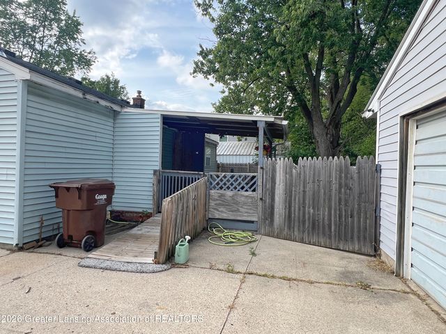 6935 Cooper Road, Lansing, MI 48911