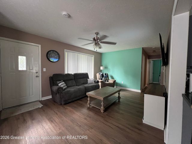6935 Cooper Road, Lansing, MI 48911