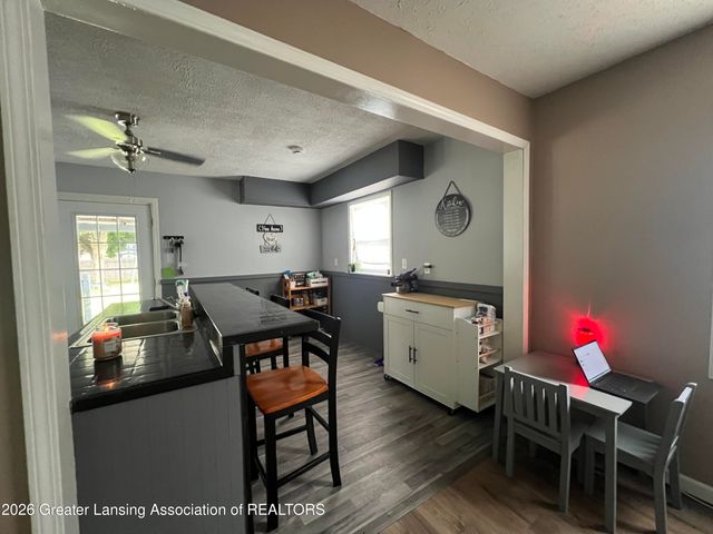 6935 Cooper Road, Lansing, MI 48911