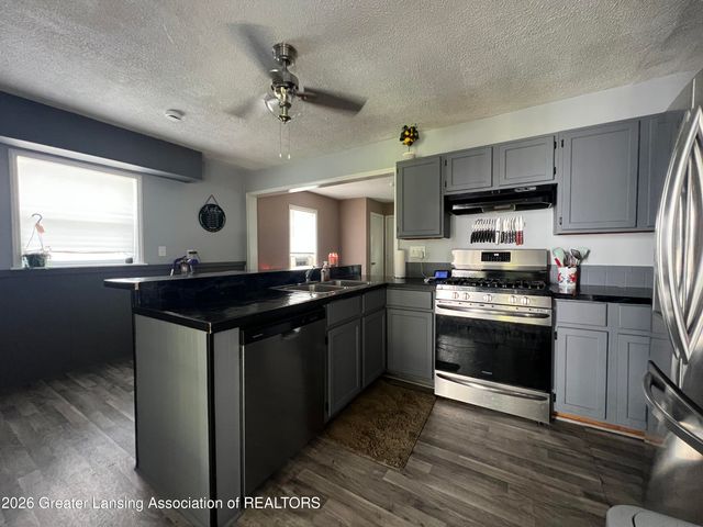 6935 Cooper Road, Lansing, MI 48911