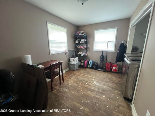 6935 Cooper Road, Lansing, MI 48911