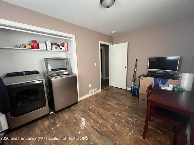 6935 Cooper Road, Lansing, MI 48911