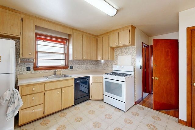 61 Fawndale Rd, Boston, MA 02131