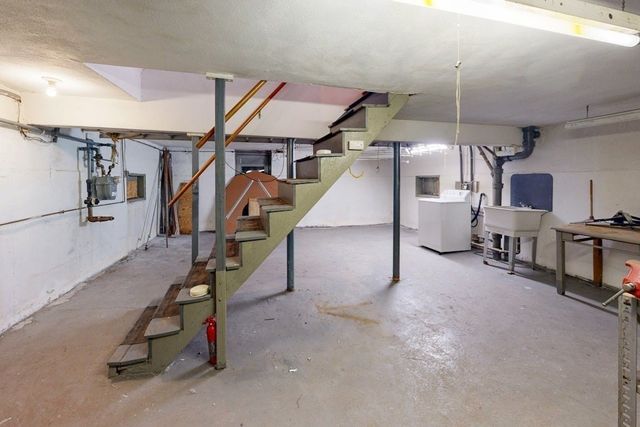 61 Fawndale Rd, Boston, MA 02131