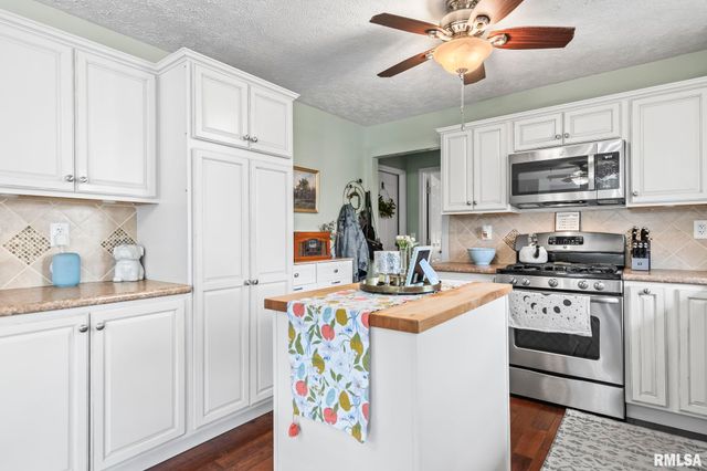 3223 WEST Street, Springfield, IL 62707