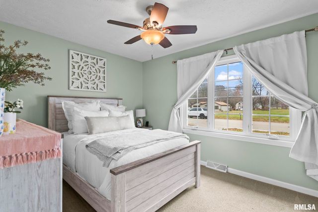 3223 WEST Street, Springfield, IL 62707