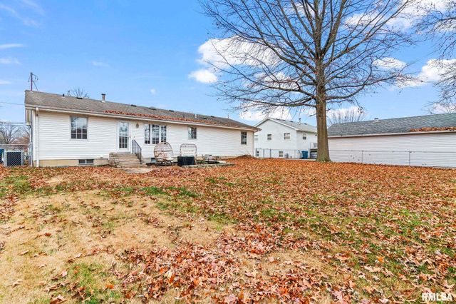 3223 WEST Street, Springfield, IL 62707