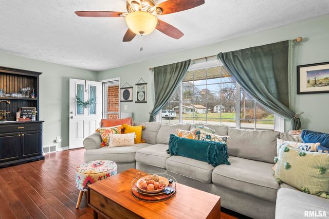 3223 WEST Street, Springfield, IL 62707