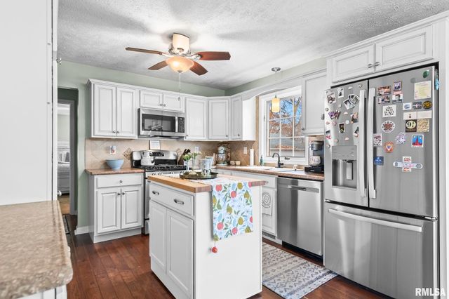 3223 WEST Street, Springfield, IL 62707