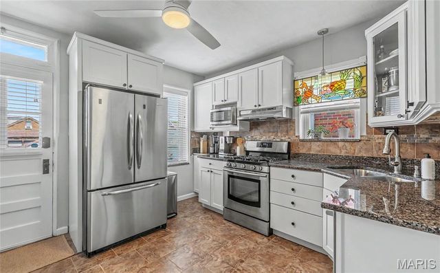 5625 Tholozan Avenue, St Louis, MO 63109