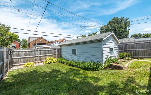 5625 Tholozan Avenue, St Louis, MO 63109