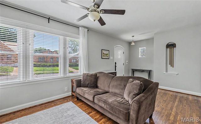 5625 Tholozan Avenue, St Louis, MO 63109