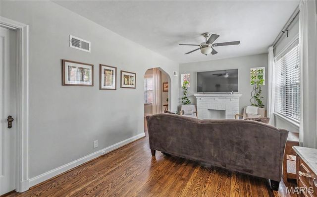 5625 Tholozan Avenue, St Louis, MO 63109