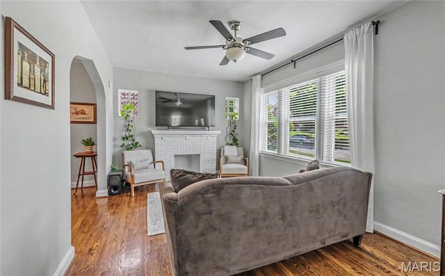 5625 Tholozan Avenue, St Louis, MO 63109