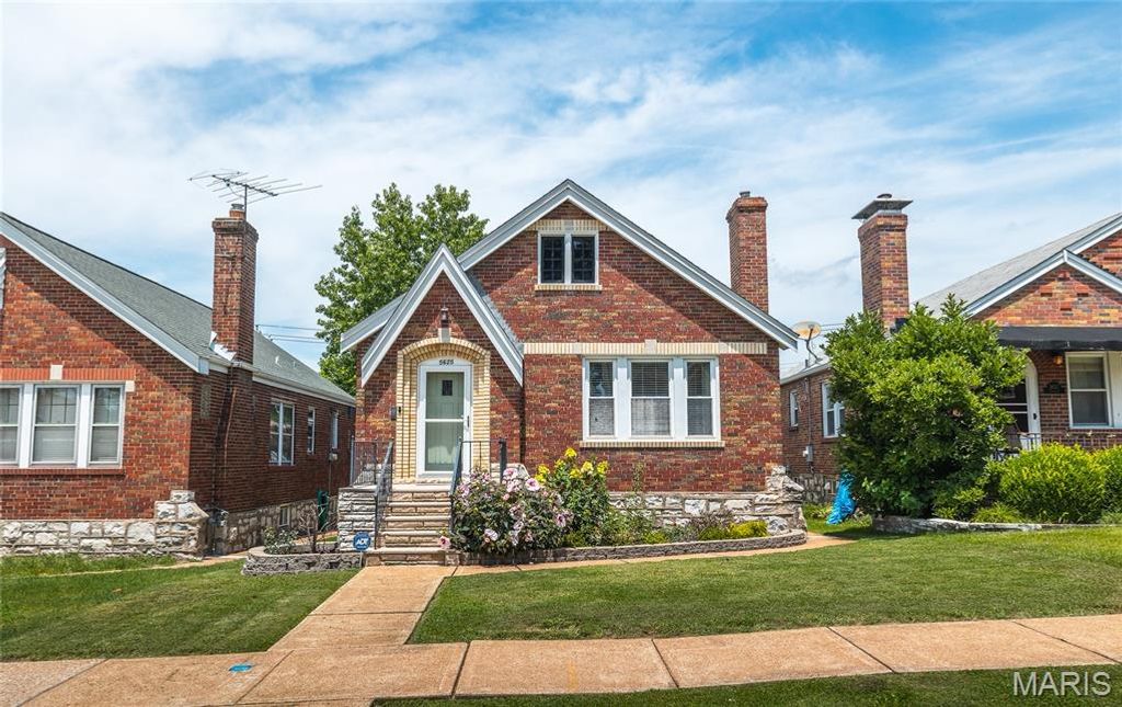 5625 Tholozan Avenue, St Louis, MO 63109
