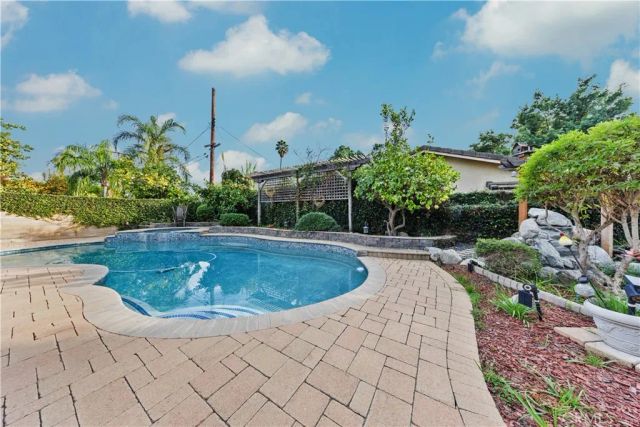 2 Linda Rae Way, Arcadia, CA 91006