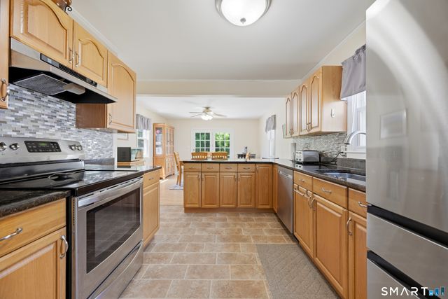31 Roseleah Drive, Waterford, CT 06385
