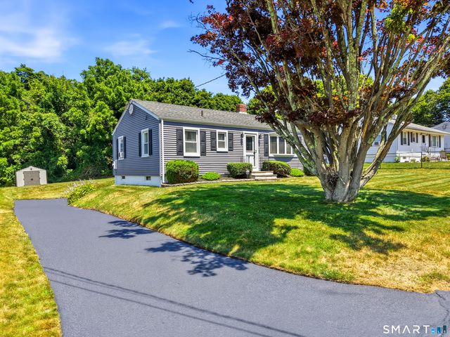 31 Roseleah Drive, Waterford, CT 06385