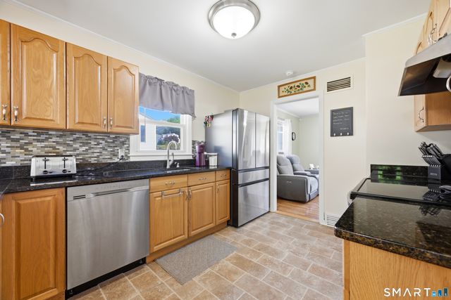 31 Roseleah Drive, Waterford, CT 06385