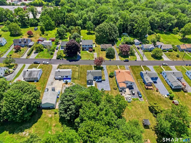 31 Roseleah Drive, Waterford, CT 06385