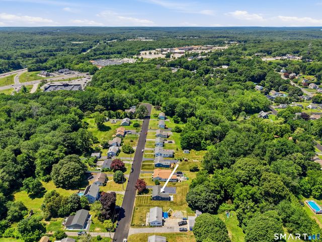 31 Roseleah Drive, Waterford, CT 06385