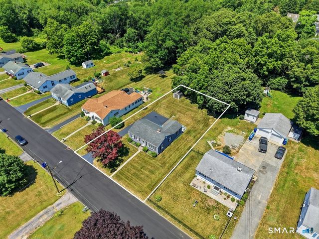 31 Roseleah Drive, Waterford, CT 06385