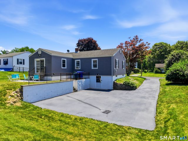 31 Roseleah Drive, Waterford, CT 06385