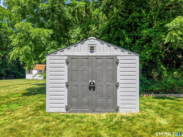 31 Roseleah Drive, Waterford, CT 06385