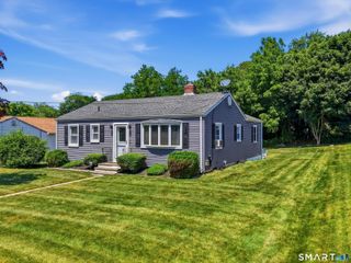 31 Roseleah Drive, Waterford, CT 06385