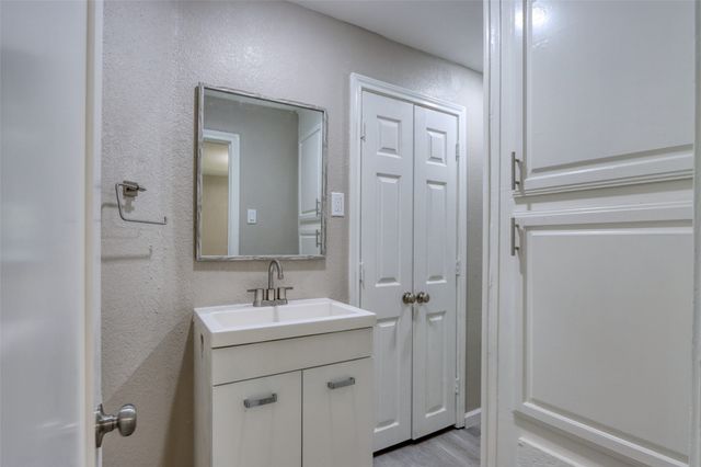 311 W MCKINNEY Street, Pilot Point, TX 76258
