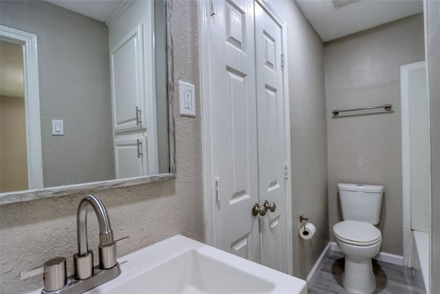 311 W MCKINNEY Street, Pilot Point, TX 76258