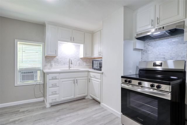 311 W MCKINNEY Street, Pilot Point, TX 76258