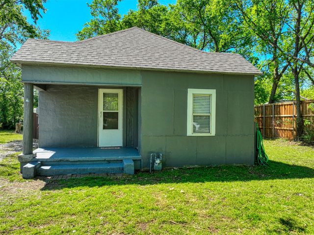 311 W MCKINNEY Street, Pilot Point, TX 76258
