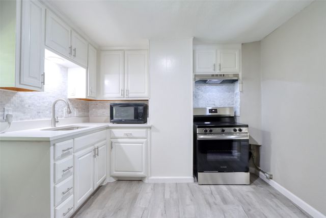 311 W MCKINNEY Street, Pilot Point, TX 76258