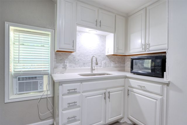 311 W MCKINNEY Street, Pilot Point, TX 76258