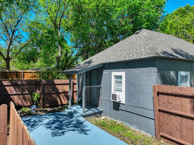 311 W MCKINNEY Street, Pilot Point, TX 76258
