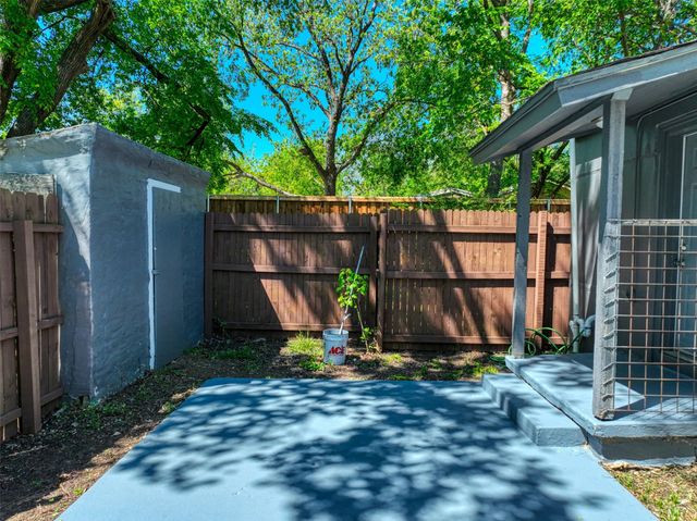 311 W MCKINNEY Street, Pilot Point, TX 76258