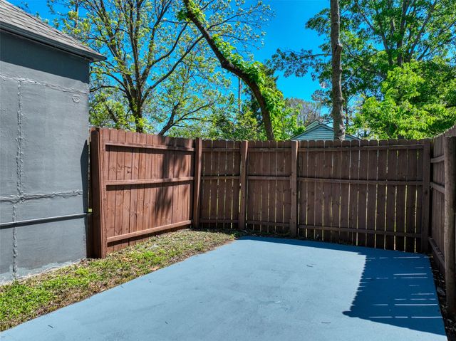 311 W MCKINNEY Street, Pilot Point, TX 76258