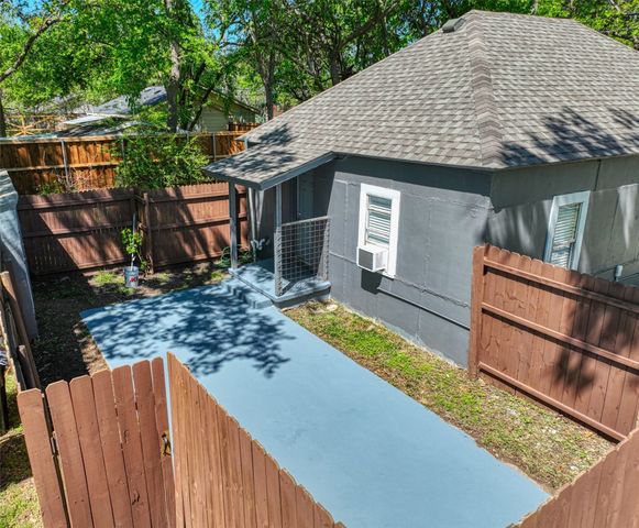 311 W MCKINNEY Street, Pilot Point, TX 76258