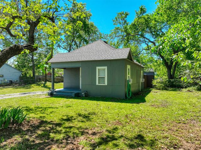 311 W MCKINNEY Street, Pilot Point, TX 76258