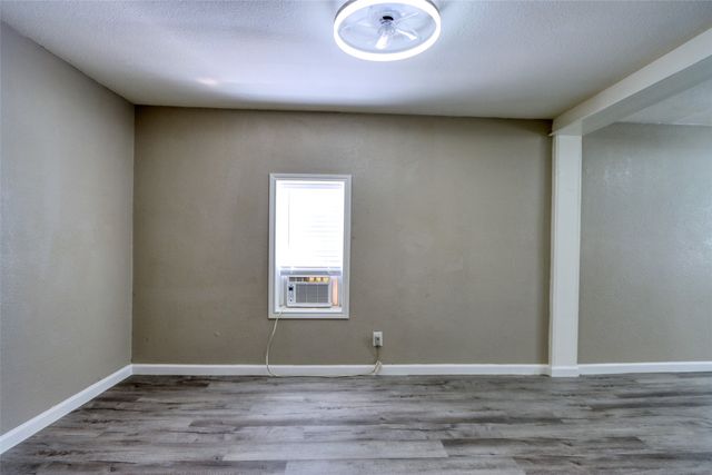 311 W MCKINNEY Street, Pilot Point, TX 76258
