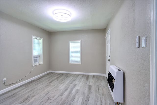 311 W MCKINNEY Street, Pilot Point, TX 76258