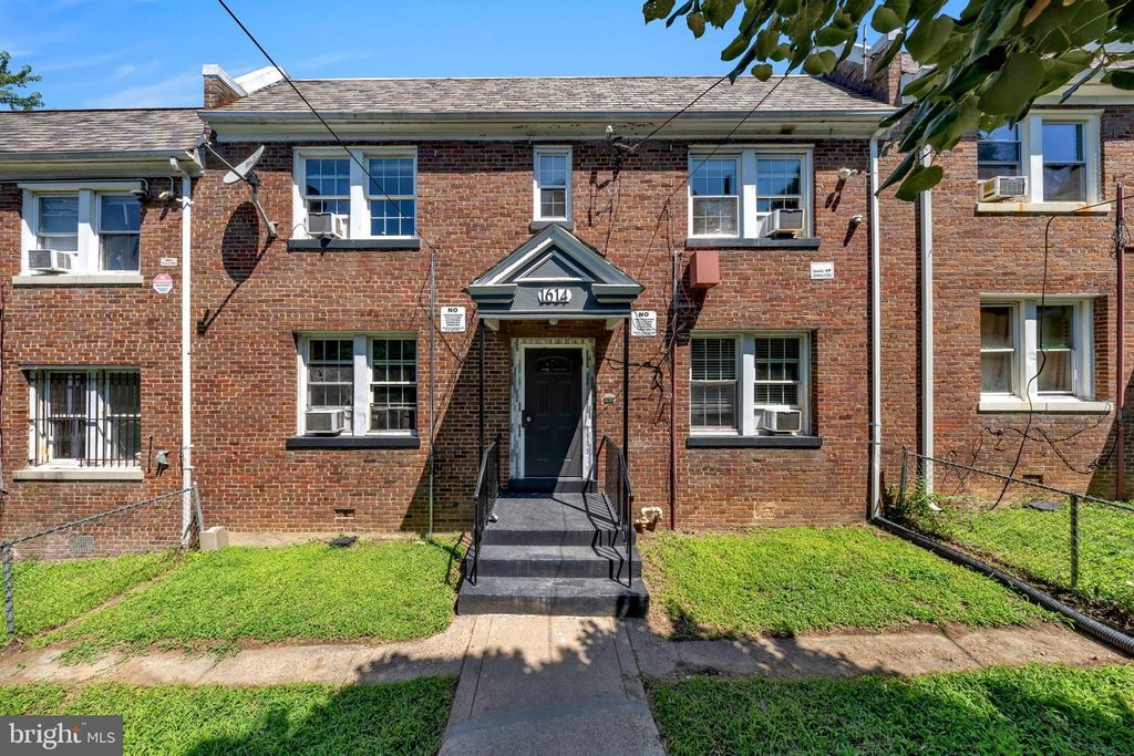 1614 R ST SE, Washington, DC 20020
