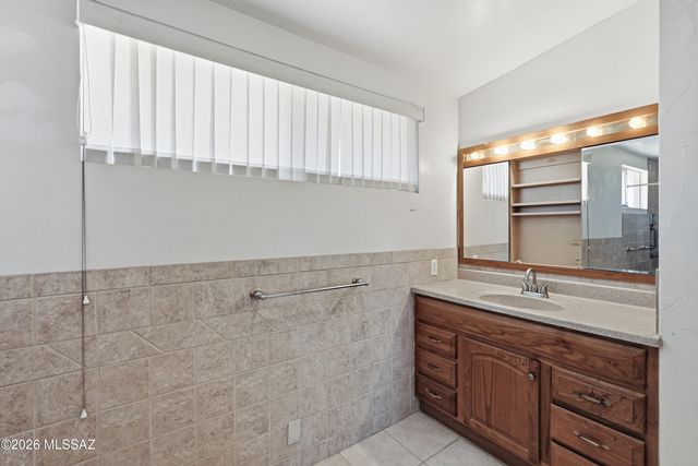 7326 E Montecito Drive, Tucson, AZ 85710