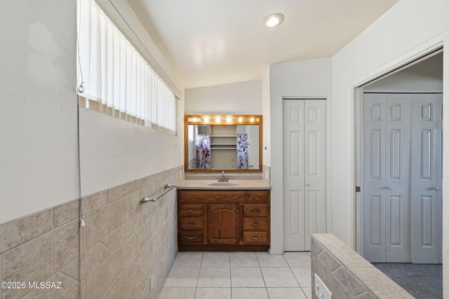 7326 E Montecito Drive, Tucson, AZ 85710