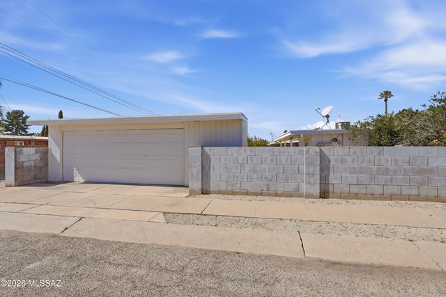 7326 E Montecito Drive, Tucson, AZ 85710